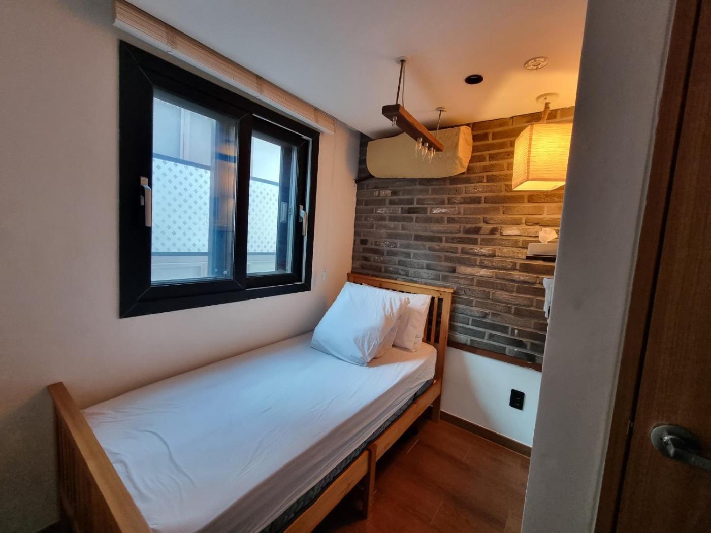 Hwon Guesthouse โซล ภายนอก รูปภาพ